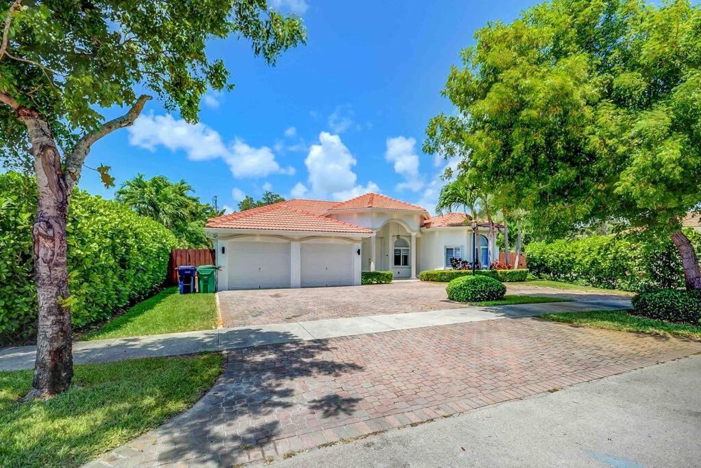 Miami 5Br Villa W Heated Pool, Games & Bbq L01 Катлер-Бей Экстерьер фото